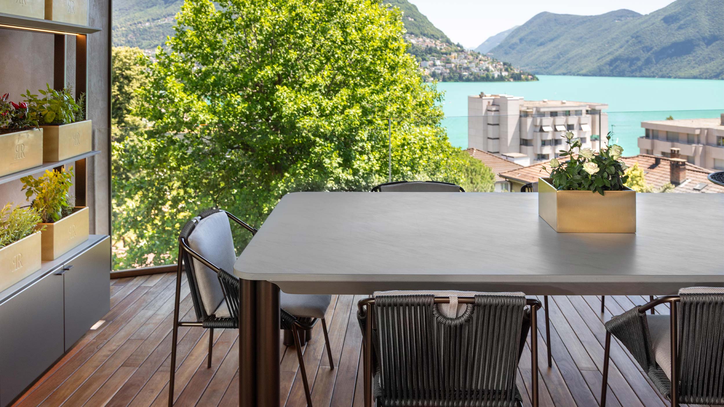 Block one image full